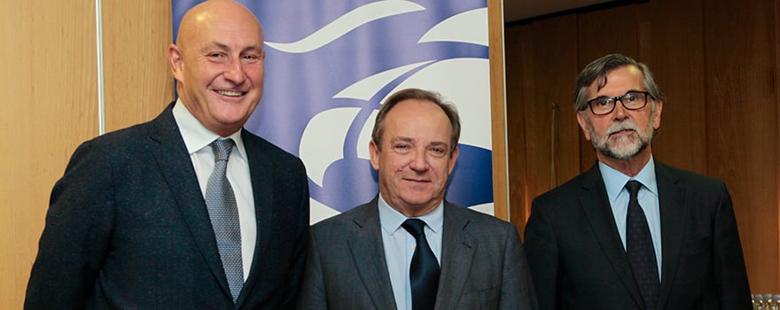 Jordi Martí, director general de Celgene; José Javier Castrodeza, secretario general de Sanidad, y Juan José Francisco Polledo, director de Governmental Affairs y Market Access de Celgene. 