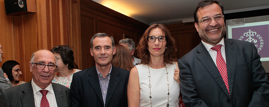 Ángel Pascual, gerente de APR; Manuel Liébana, de General Electric; Ana Cabrero; y Ángel Bienayas de la Encina, director de Calidad y Desarollo de APR.