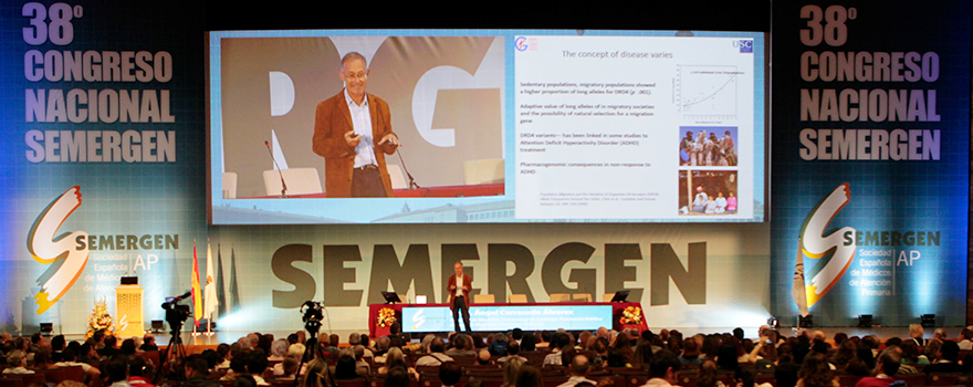 Ángel Carracedo, de la Fundación Pública Gallega de Medicina Genómica, pronuncia la conferencia de clausura, sobre Medicina Personalizada.