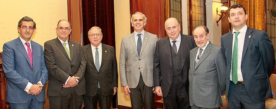 Juan Abarca Cidón, presidente de HM Hospitales y presidente y consejero delegado de Promede; Luis Campos, presidente de AMA, Diego Murillo, presidente de la Fundacion AMA; Enrique Ruiz Escudero, consejero de Sanidad de la Comunidad de Madrid, Ricardo De Lorenzo, presidnete de la Fundación De Lorenzo y socio-director en De Lorenzo abogados; Joaquín Poch, presidente de la RANM; y Álvaro Basilio, gerente de la Fundación AMA. 