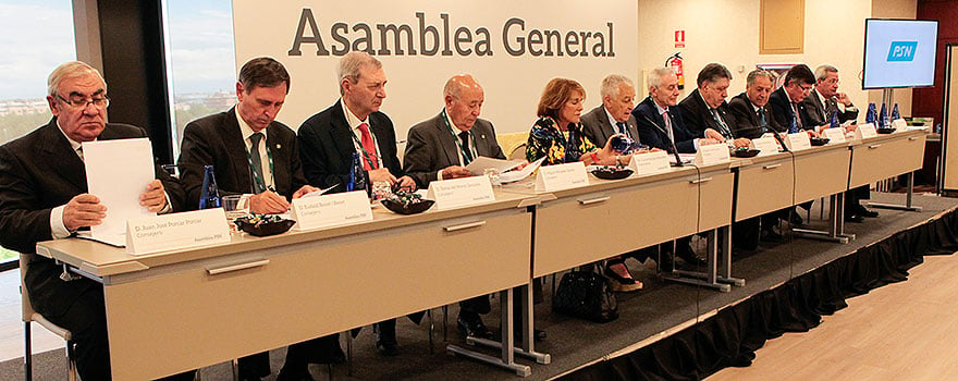 Imagen del Consejo de Administración saliente en los instantes previos al comienzo de la Asamblea General Ordinaria.