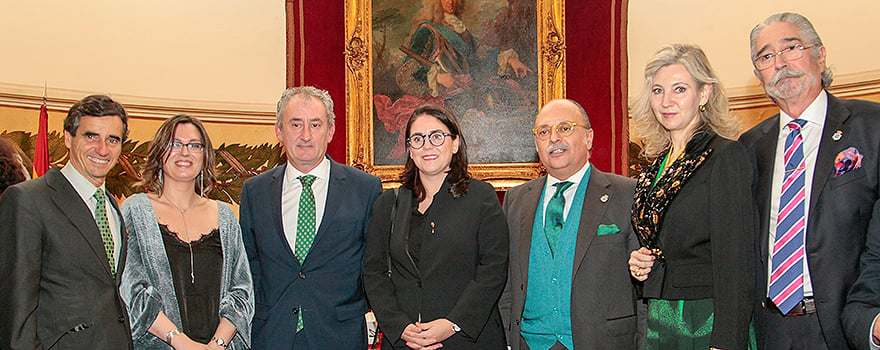 De izquierda a derecha, Domingo Bello; Andrea Macía; Tomás Cobo, vicepresidente de la OMC; Ofelia De Lorenzo; Pedro Hidalgo, presidente del Colegio de Médicos de Badajoz; Asunción Peiré; y Kepa Urigoitia, presidente del Colegio de Médicos de Álava.