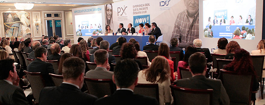 Aspecto de la sala durante la presentación del informe.