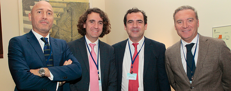 Juan Carlos Alcolea y Pablo Crespo junto a Juan Manuel Pacheco, gerente de la Fundación Hospital de Calahorra; y Julio de la Rosa, director de Market Access del Grupo Air Liquide.