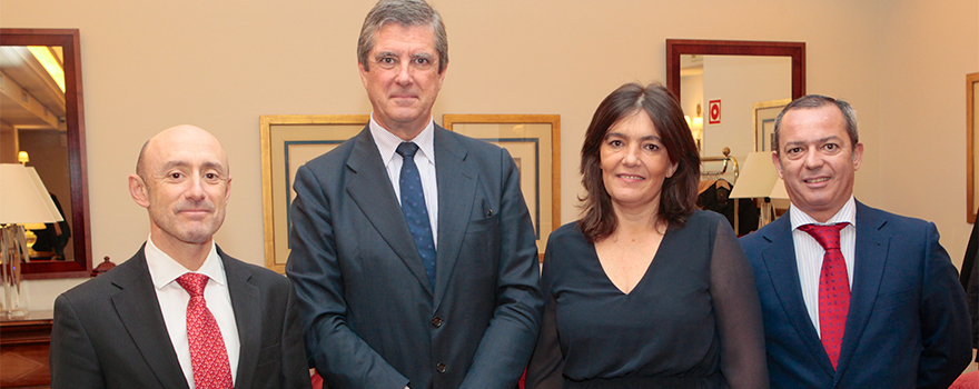 El equipo de Mutualia: Miguel Ulibarrena, director médico; Víctor Echenagusía, director de Asistencia Sanitaria; Verónica Huidobro, directora de Organización; y Luis Canel, director de Gestión Zona Centro.