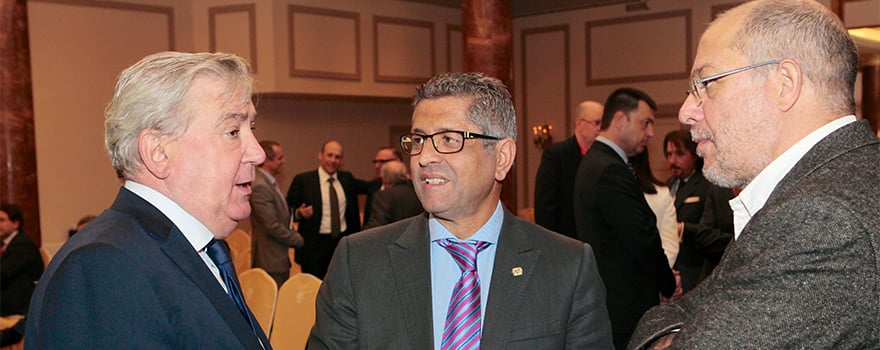 Félix Bravo, presidente de la Asociación Territorial de Madrid de Sedisa; con Antonio Bernal, presidente de la Alianza General de pacientes (AGP); y Francisco Igea, portavoz de Ciudadanos en la Comisión de Sanidad del Congreso.