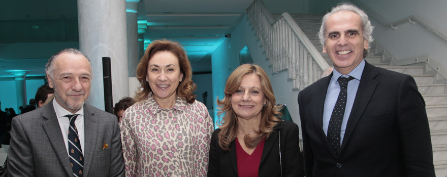 José María Pino, presidente de Sanitaria 2000, junto a las consejeras de Salud de La Rioja y Andalucía, María Martín y Marina Álvarez, respectivamente; y el consejero de Sanidad de la Comunidad de Madrid, Enrique Ruiz Escudero.