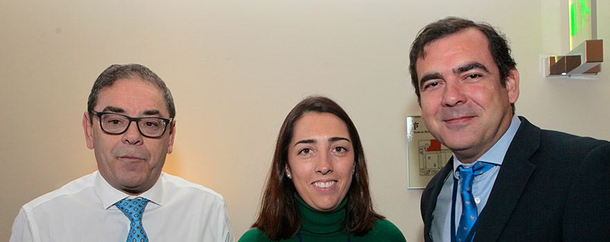 José Miguel Acitores, gerente del Área de Atención Especializada de La Rioja; Leire Sopuerta y  Juan Manuel Pacheco, gerente de la Fundación Hospital de Calahorra.