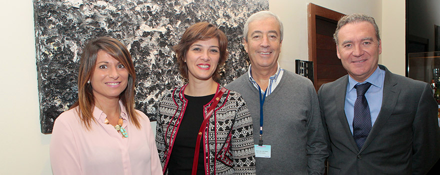 Arantxa Ruiz, directora de Compras de Air Liquide,  María Isabel Fernández, adjunta a la Dirección de Eventos de Adefarma; Antonio Visedo, gerente del Hospital General de El Bierzo; y Julio de la Rosa, director de Market Acces del Grupo Air Liquide.