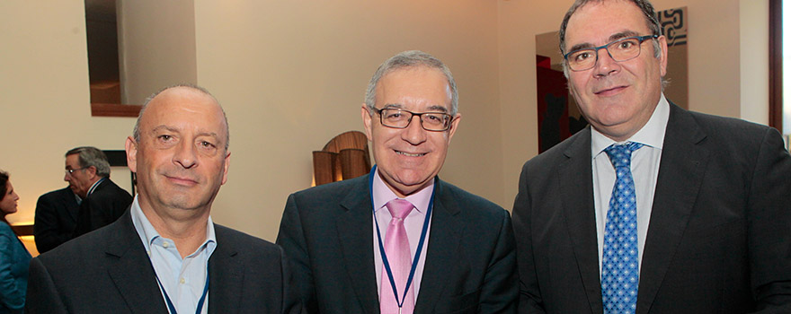 Ricardo Herranz, José Soto, gerente del Hospital Clínico San Carlos; y José Manuel Vicente Lozano, gerente de Asistencia Sanitaria del Hospital de Segovia.