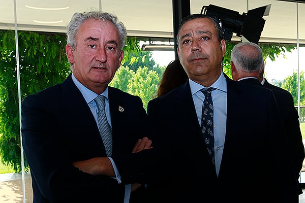 Tomás Cobo junto a Óscar Castro, presidente del Consejo General de Dentistas de España.