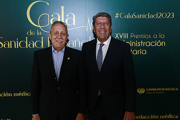 Pablo Domínguez del Río, consultor de Carburos Metálicos, junto a Manuel Vilches, director médico de Johnson & Johnson Medical Devices.