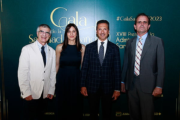 El equipo de Oximesa Nippon Gases: Salvador Díaz Lobato, director médico; Alia Nehme, técnico comercial Zona Centro; Álvarez, fisioterapeuta y departamento comercial; Jorge Huertas, director general (y también presidente de Fenin) y Félix Ruiz de la Prada, director comercial de Hospitales.