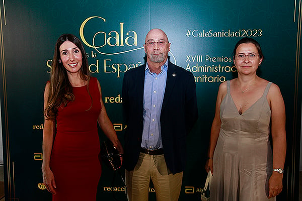 Sheila Justo, vicepresidenta de la Asociación de Médicos y Titulados Superiores de Madrid (Amyts) y secretaría técnica nacional de Médicos Jóvenes y MIR de CESM; Julio Zarco, exsecretario de Amyts; y Ángela Hernández, secretaria general de Amyts.