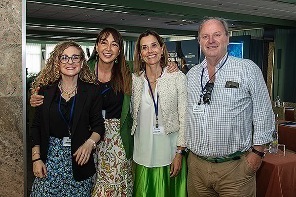 Josefina Medina, jefa de Calidad, prevención e instalaciones del Hospital Universitario San Francisco de Asís; Amaya Fernández, delegada regional de Grupo Air Products- Carburos Metálicos; Patricia García, delegada Comercial Hospitalario del Grupo Air Products- Carburos Metálicos; y Javier Godoy, asesor del Grupo Air Products- Carburos Metálicos.