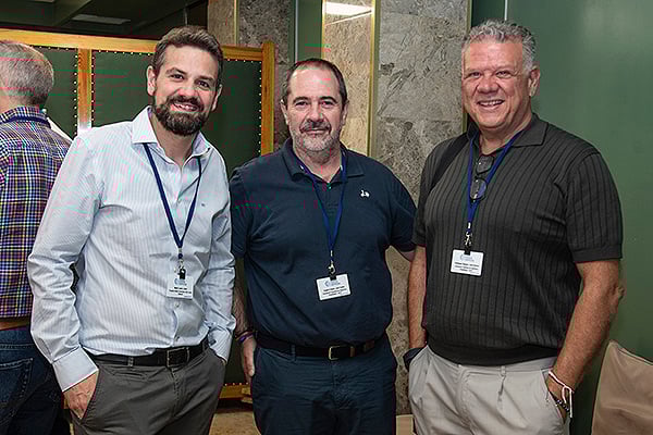 Jesús Martín, director de Gestión del Hospital Niño Jesús;  Juan Carlos Guijarro; y José Antonio Rodríguez, empresa de Puertas Automáticas, Puertas Inteligentes.