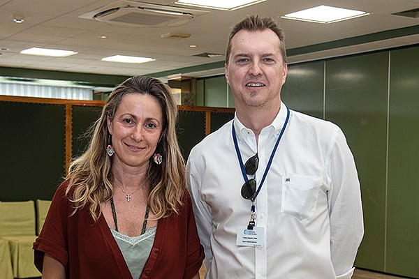 Elia Crespo, jefa de Servicio de Mantenimiento de la Gerencia 314 del Servicio Cántabro de Salud; e Iñaki Yustos, gestor de Cuentas Privadas de Agenor Mantenimientos.