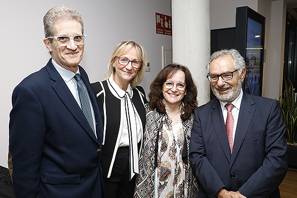 Paco Rabadán, acompañante; Lourdes Martínez Muñoz; Marta Sánchez-Celaya, subdirectora gerente del Gregorio Marañón; y Miguel Ángel Andrés Molinero, gerente del Hospital Universitario de Getafe.