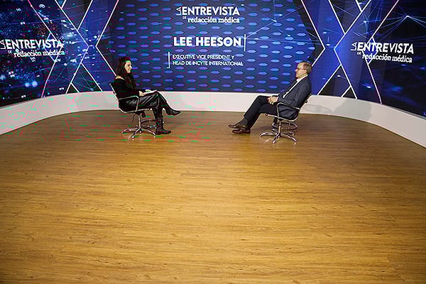 Aspecto del plató de Redacción Médica durante la entrevista.