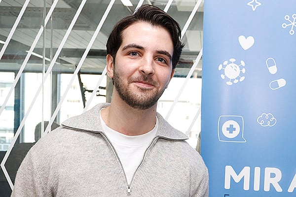 Daniel Albert, R5 de Endocrinología y profesor en la Academia MIR Asturias.