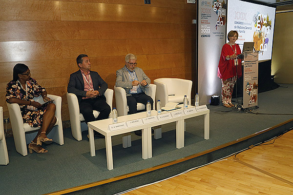 La mesa de debate 'Modelos colaborativos transfronterizos con Iberoamérica'.