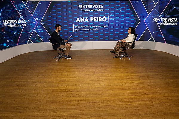 Aspecto del plató de Redacción Médica durante la entrevista a Ana Peiró.
