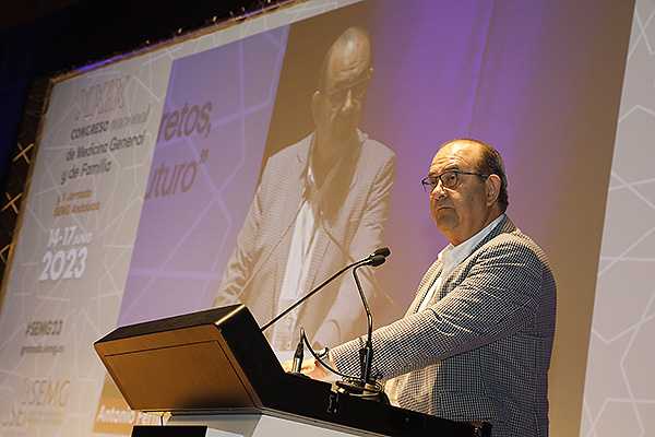 Antonio Fernández-Pro, expresidente de la SEMG.