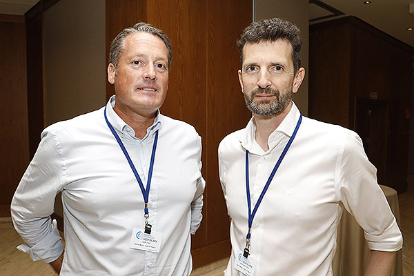 Pepe Cañete, agente comercial de Carburos Metálicos; y Carlos Castaño, jefe de Transformación Digital de Carburos Metálicos.
