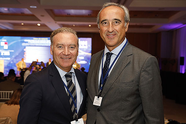 Julio De la Rosa y Horacio Pijuán, director gerente del Hospital San Juan de Dios de Córdoba.