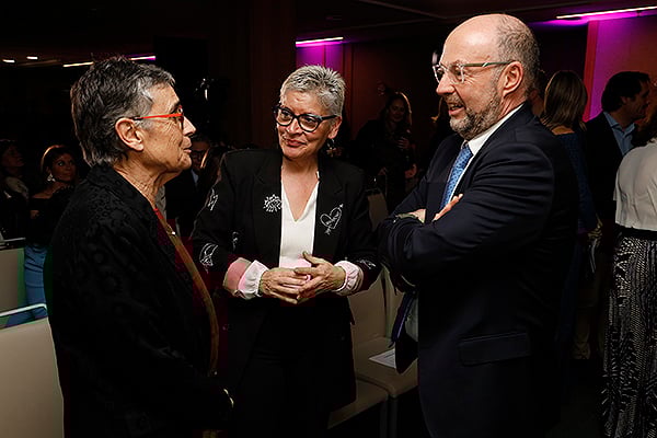 Olga Pané, Concepción Saavedra y Alberto Jara, director gerente del Sescam.