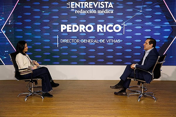 Clara Hernández, jefa de la sección de Empresas de Redacción Médica, ha sido la encargada de realizar la entrevista a Pedro Rico.