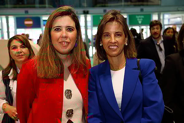 Pilar Jimeno y Elena Casaus, secretaria general de de la Asociación Española de Medicamentos Genéricos.