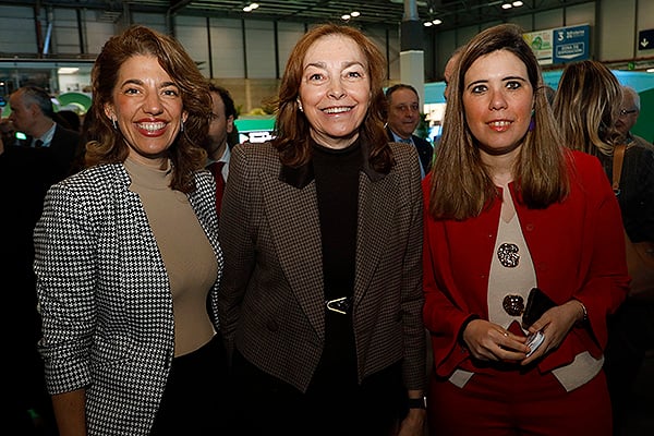 Marta Marbán, Portavoz del Partido Popular en la Comisión de Sanidad de la Asamblea de Madrid; Celia García Menéndez, directora de Humanización de la Consejería de Sanidad; y Pilar Jimeno, directora general de Inspección y Ordenación Sanitaria de la Comunidad de Madrid.