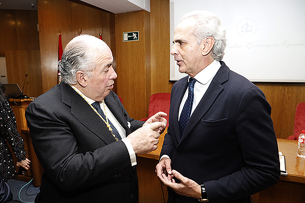 Ricardo De Lorenzo, junto al consejero de Sanidad de Madrid, Enrique Ruiz Escudero.
