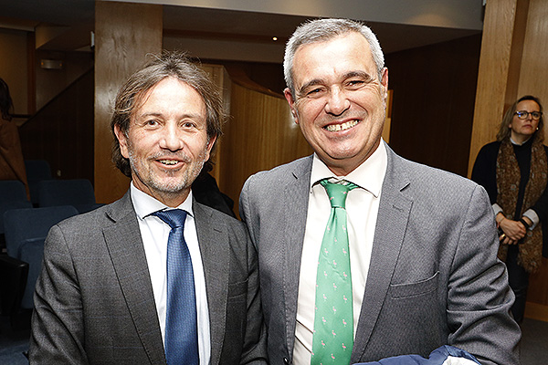 Jesús Peláez, subdirector de HM Hospitales; y Pedro Casado de las Heras, coordinador del Máster de Derecho Sanitario.