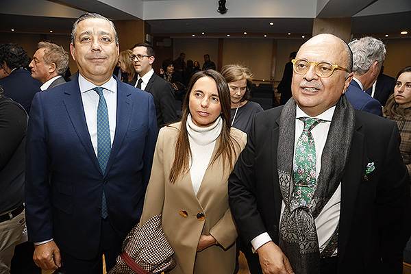 Óscar Castro, presidente del Consejo General de Dentistas; Raquel Murillo y Ricardo De Lorenzo.