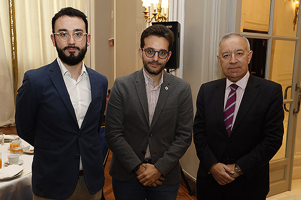 Alvaro Cerame, chairpreson, medical workforce committee de EJD; Domingo Antonio Sánchez, representante nacional de Médicos Jóvenes y Promoción de Empleo del Consejo General de Colegios Oficiales de Médicos; y José Soto, presidente de Sedisa.