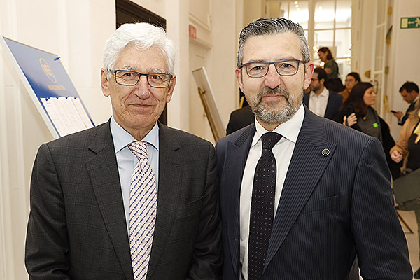 José Ramón Luis-Yagüe, director del Departamento de Relaciones con las CCAA de Farmaindustria; y Armani Lorenzo, Presidente del FEP y de FEDE.