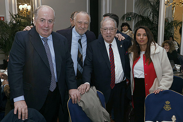 Ricardo De Lorenzo, José María Pino, Diego Murillo, presidente de Honor de AMA; y Raquel Murillo, directora general adjunta de AMA y responsable del ramo de Responsabilidad Civil Profesional.