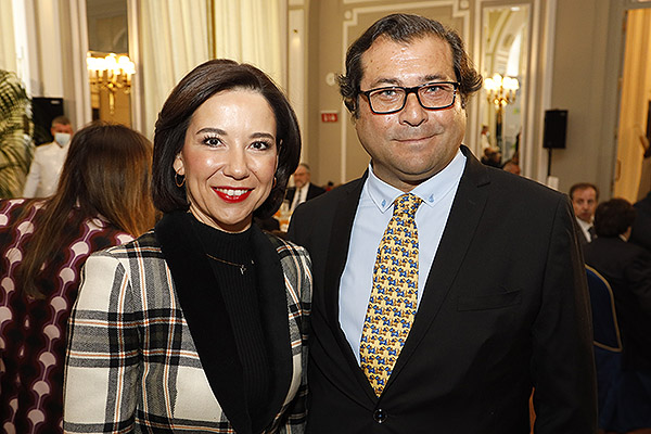 Raquel Martínez, secretaria general del Consejo General de Farmacéuticos; y Eduardo García Toledano, presidente del Consejo social de PAS España.