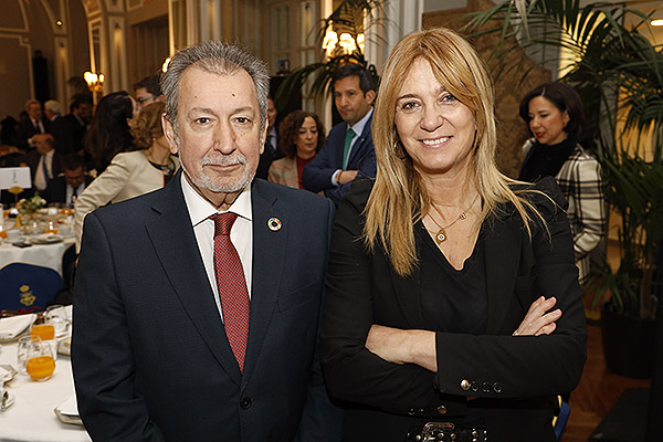 Rafael José Vélez, diputado del grupo Socialista en el Congreso de los Diputados; y Ana Prieto, portavoz sanitaria del PSOE en el Congreso de los Diputados.