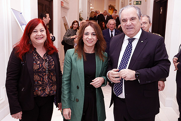 Celia Gómez, Silvia Calzón y Jesús Aguilar.
