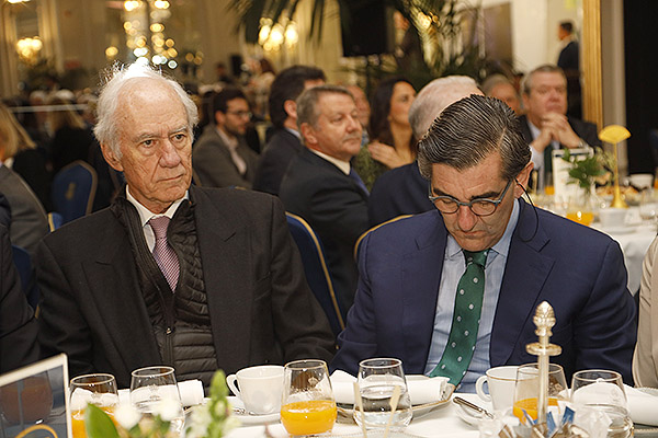 Luis Ortiz Quintana,presidente de la Academia Médico-Quirúrgica Española; y Juan Abarca Cidón.