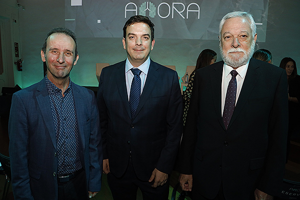 Javier Gómez-Román, jefe de Servicio de Anatomía Patológica del Hospital Universitario Marqués de Valdecilla; Alberto Schuhmacher y Ángel Gayete.