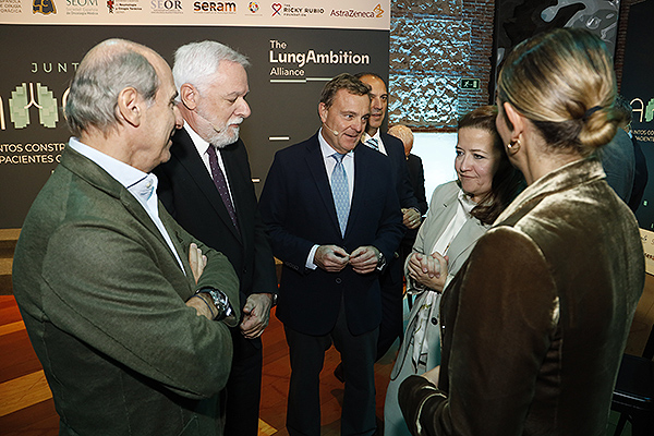 Laureano Molins, Ángel Gayete, Florentino Hernando. Jefe de Servicio de Cirugía Torácica Hospital Clínico San Carlos; Fátima Matute y Marta Moreno.