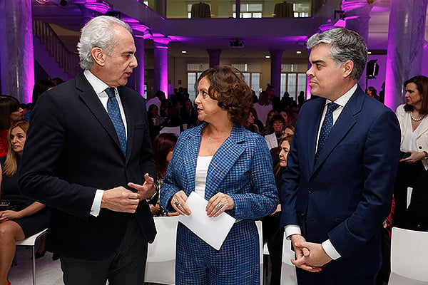 Enrique Ruiz Escudero, Catalina García y Vicente Azpitarte, delegado de la Junta de Andalucía en Madrid.