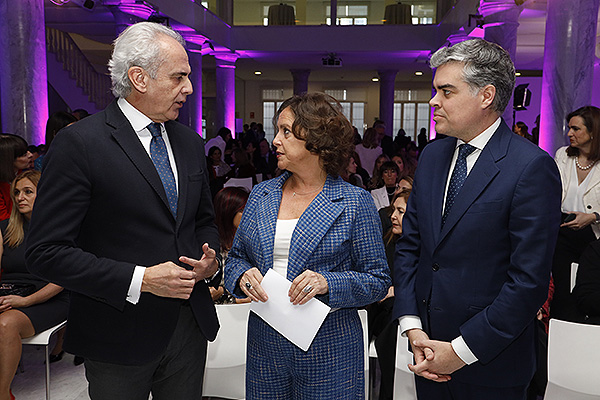 Enrique Ruiz Escudero, Catalina García y Vicente Azpitarte, delegado de la Junta de Andalucía en Madrid.