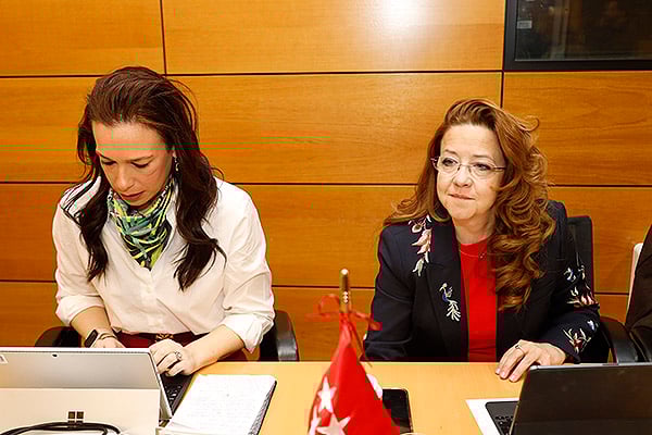 Sara García Espada, consejera de Salud y Servicios Sociales en funciones de Extremadura; y Fátima Matute, consejera de Sanidad de la Comunidad de Madrid.