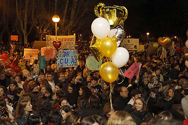 La facultad de Derecho de la Universidad Complutense, a reventar en la salida de los MIR.