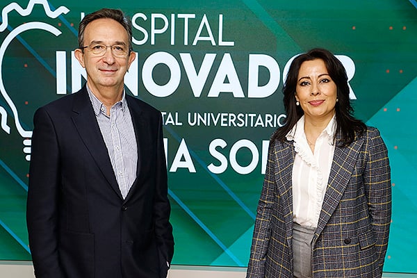 José Luis Raya, jefe de Servicio de Radiodiagnóstico y cáncer de mama; y Beatriz Isla, facultativa especialista del Servicio de Farmacia Hospitalaria, ambos del Hospital Universitario Reina Sofía.